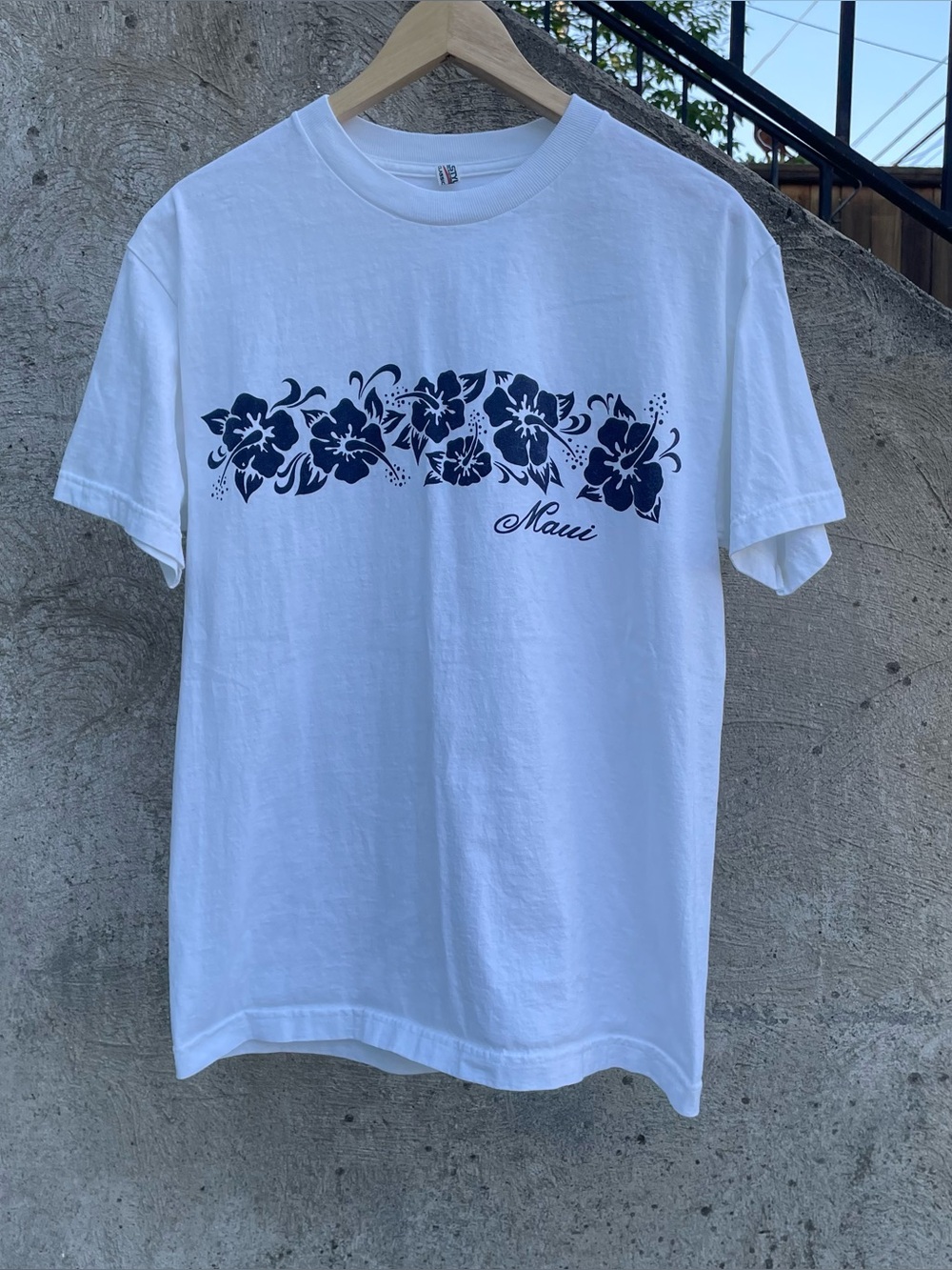 Y2k Maui, Hawaii floral surf  t shirt size medium